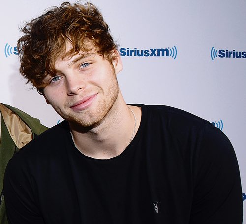 mukearchive's tweet image. HIS. HAIR.