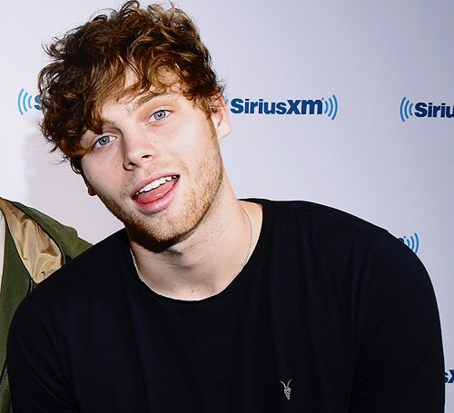 mukearchive's tweet image. HIS. HAIR.