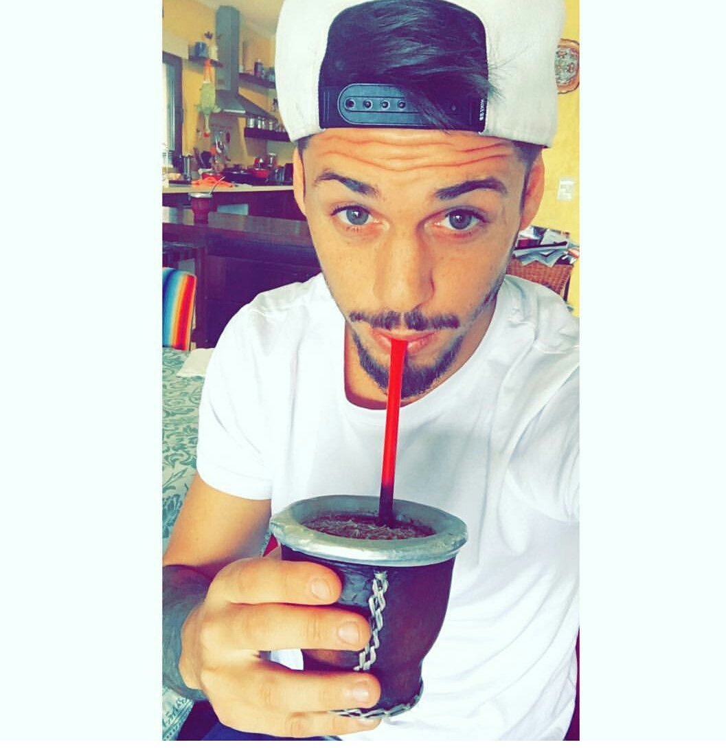 CFspMarianMKelo's tweet photo. Así da los Buenos días @keloissa está contento se nota que es jueves #YaLlegaElFinde #QueNoPareLaMusica #DjDeModa https://t.co/p7BAmRh5lP