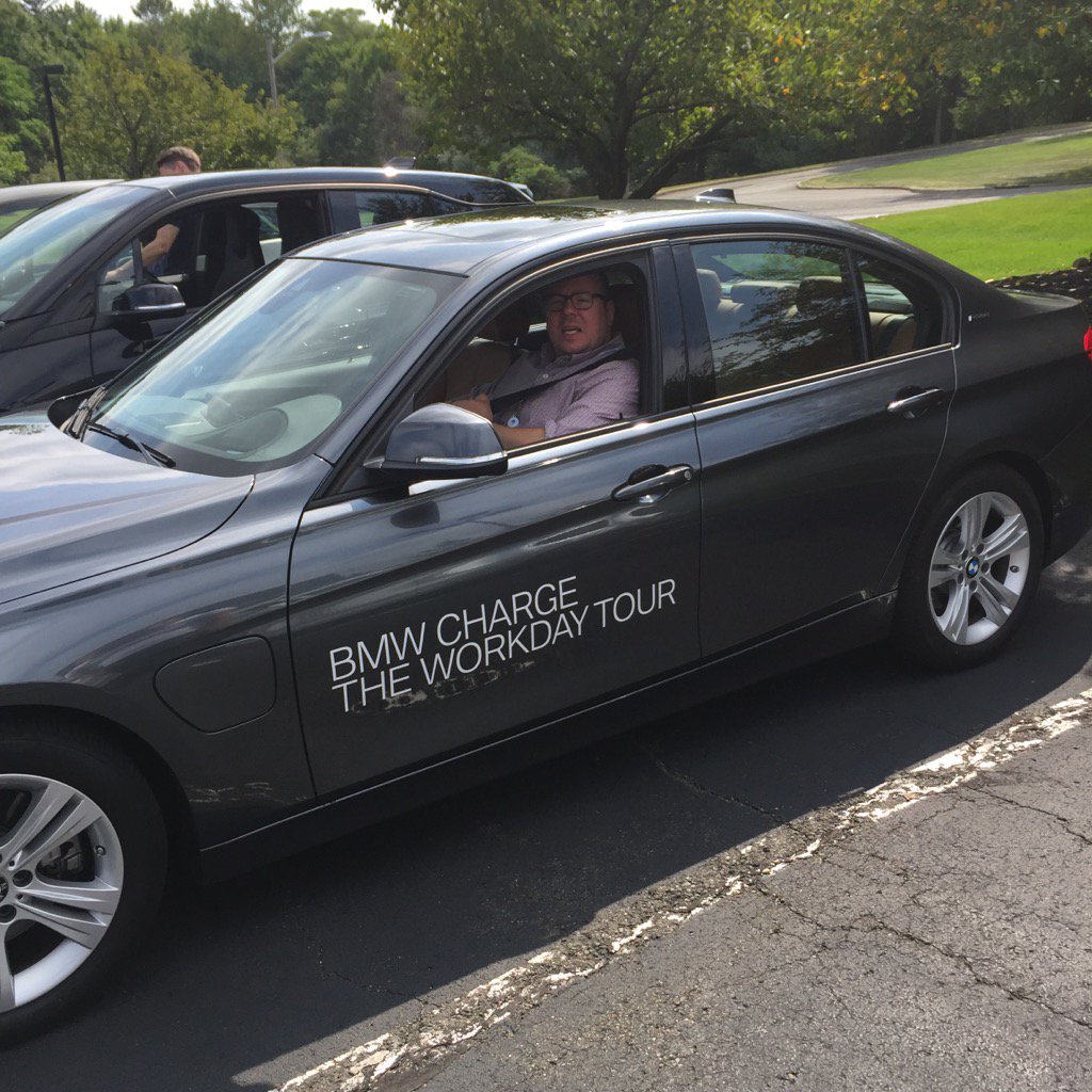 creardon0504's tweet photo. @KonicaMinoltaUS employees take a spin new BMW models #ChargetheWorkday https://t.co/E8FCedfPsI