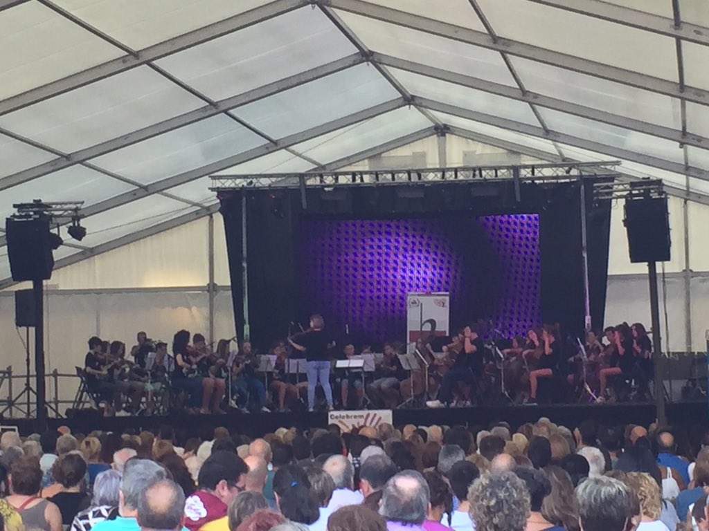 IMarcuello's tweet photo. Ple de gom a gom. #concert #escolamunicipalmusica #benetbaïls #plvila #fm2016sab #magnific👍👍 #orgulladrianenc https://t.co/Iu2vf5sb0P
