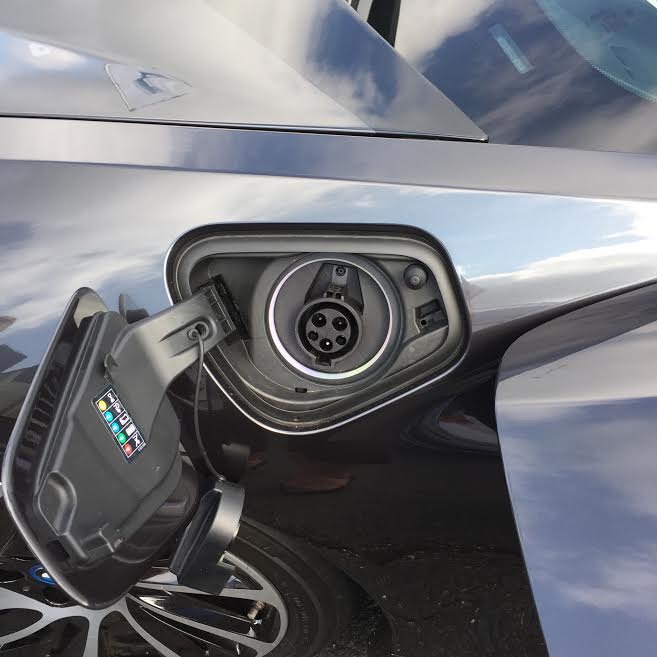 KonicaMinoltaUS's tweet photo. Thanks,@BMWUSA for letting us test drive these electric models, and for the new charging port! #Chargetheworkday https://t.co/YDXa7AlABb