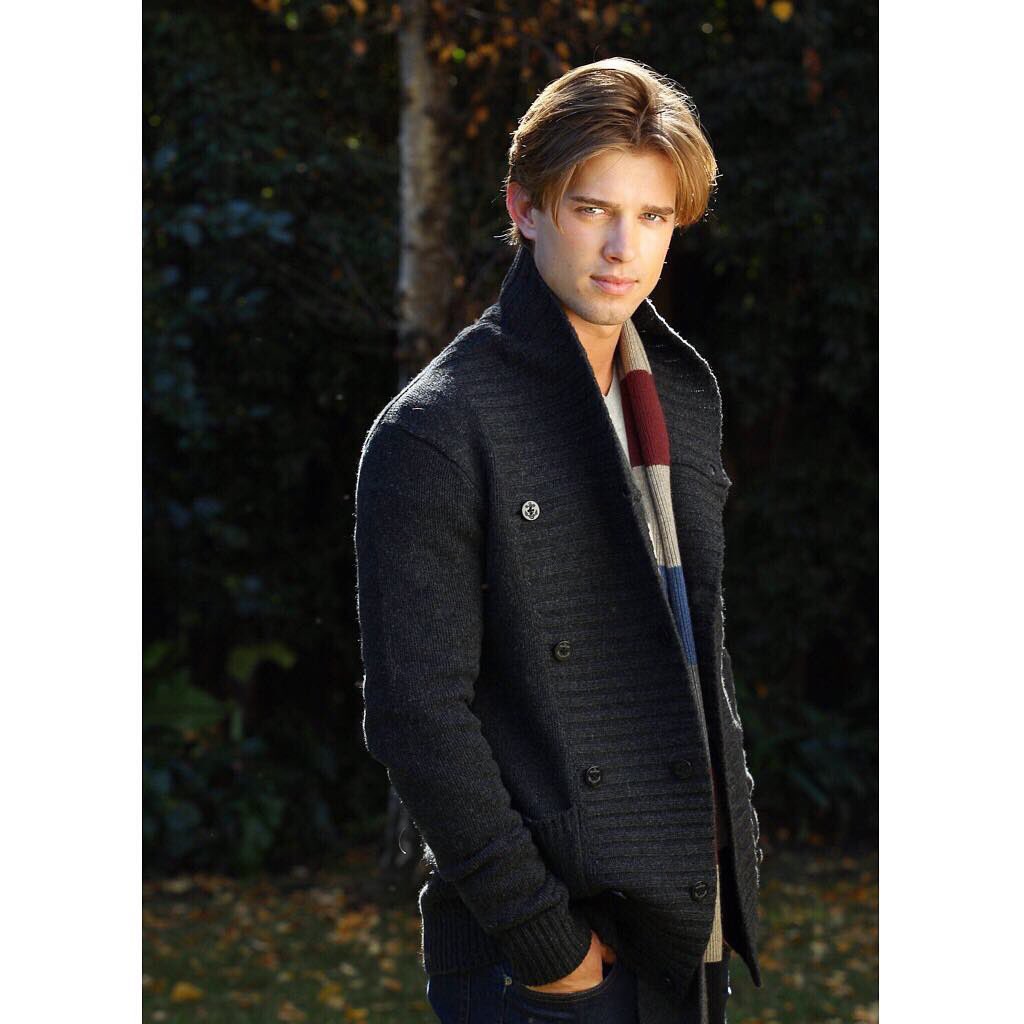 DrewVAckerFanFR's tweet photo. #PHOTO Ancien photoshoot de @_Drew_Van_Acker (📸 by @ecaren) : https://t.co/29w8KvfUWJ