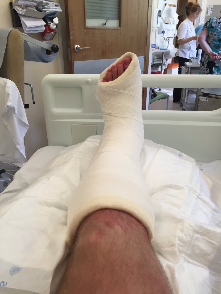 JustinColeman_1's tweet photo. Non weight bearing and off work for 6 weeks, going to need some book recommendations! #shankle #rugbyinjury https://t.co/wMNALA2Jcs