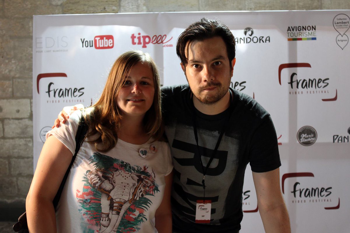 MilieScoresby's tweet photo. Et dédi des Frenchnerd :3 #Frames2016 (et toujours photos d'Alice <3) :D #FrançoisPhotobomb https://t.co/xfxysf82V2