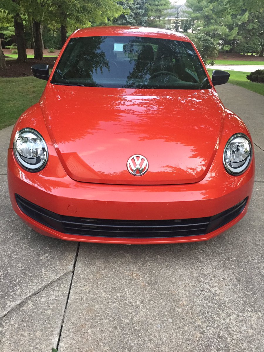 lesleylong's tweet photo. #Avis must have known I was coming to #CMWorld when they gave me the keys for my rental car this week https://t.co/y1G6EK12by