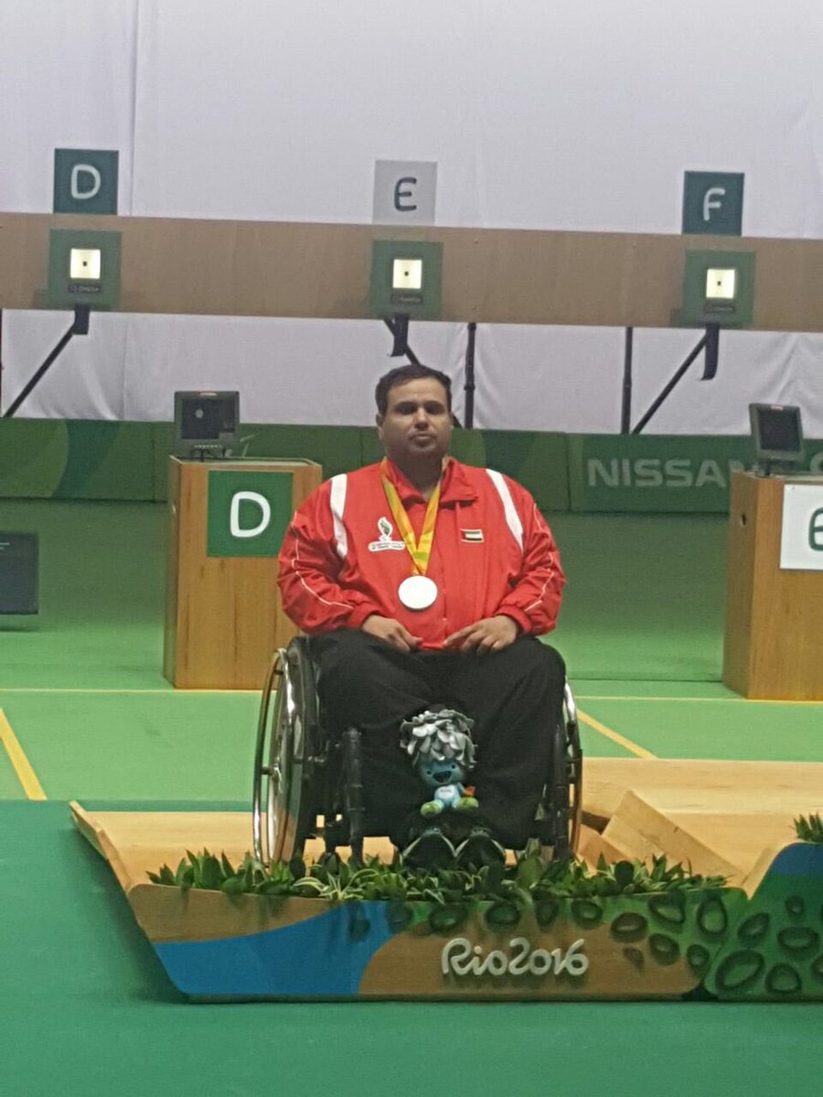 AlhamliBinfadil's tweet image. @alain_4u الف مبروك للامارات فوز عبدالله سلطان العرياني بالميدالية  الفضيه في مسابقة رماية ١٠متر هوائي وقوف