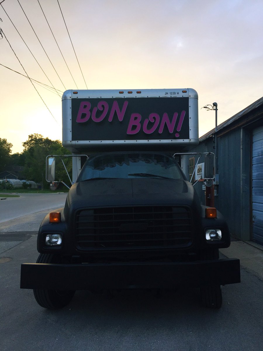 Tom Tom looking great in the Kansas sunset last night! Thanks Twitterverse for the love so far 💋