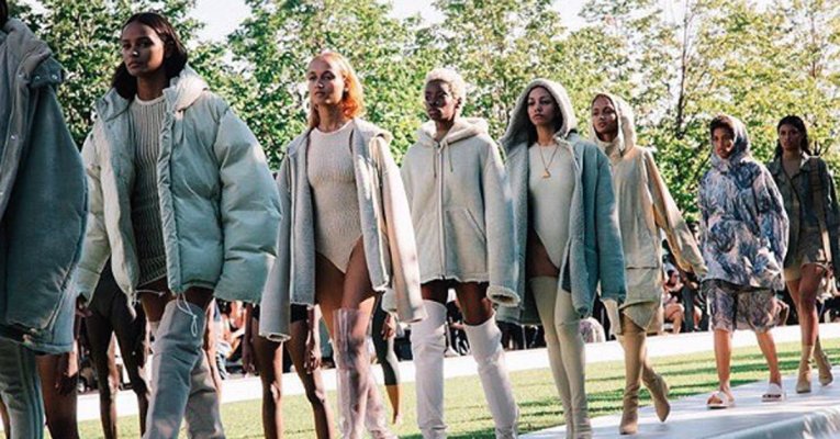 VIDÉO: les mannequins de Kanye West tombent les uns après les autres #Yeezy flair.be/fr/stars/39445…