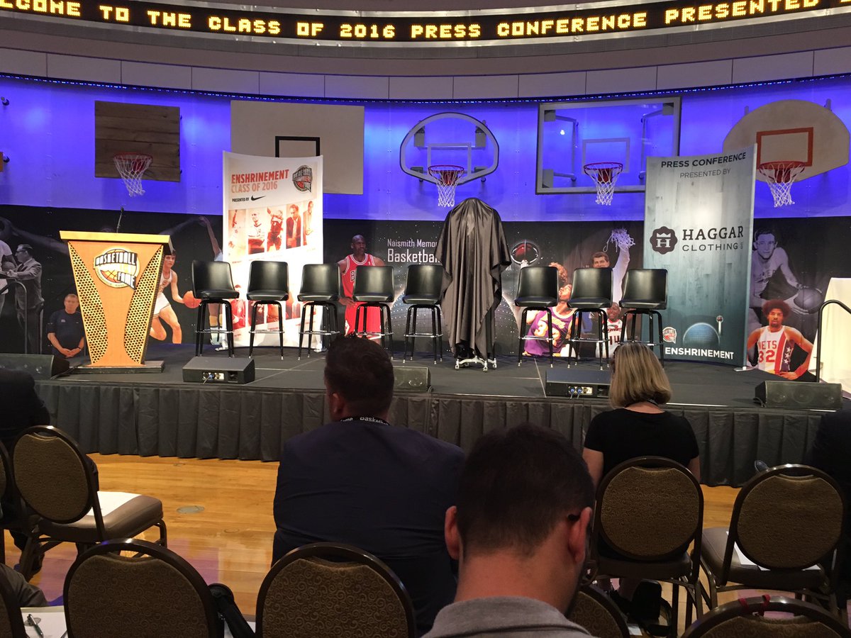 BlackFives's tweet photo. We are live at the @Hoophall media event waiting for #2016Class arrival with our junior reporter #CarnegieJohnson! https://t.co/lv7okwrfnz