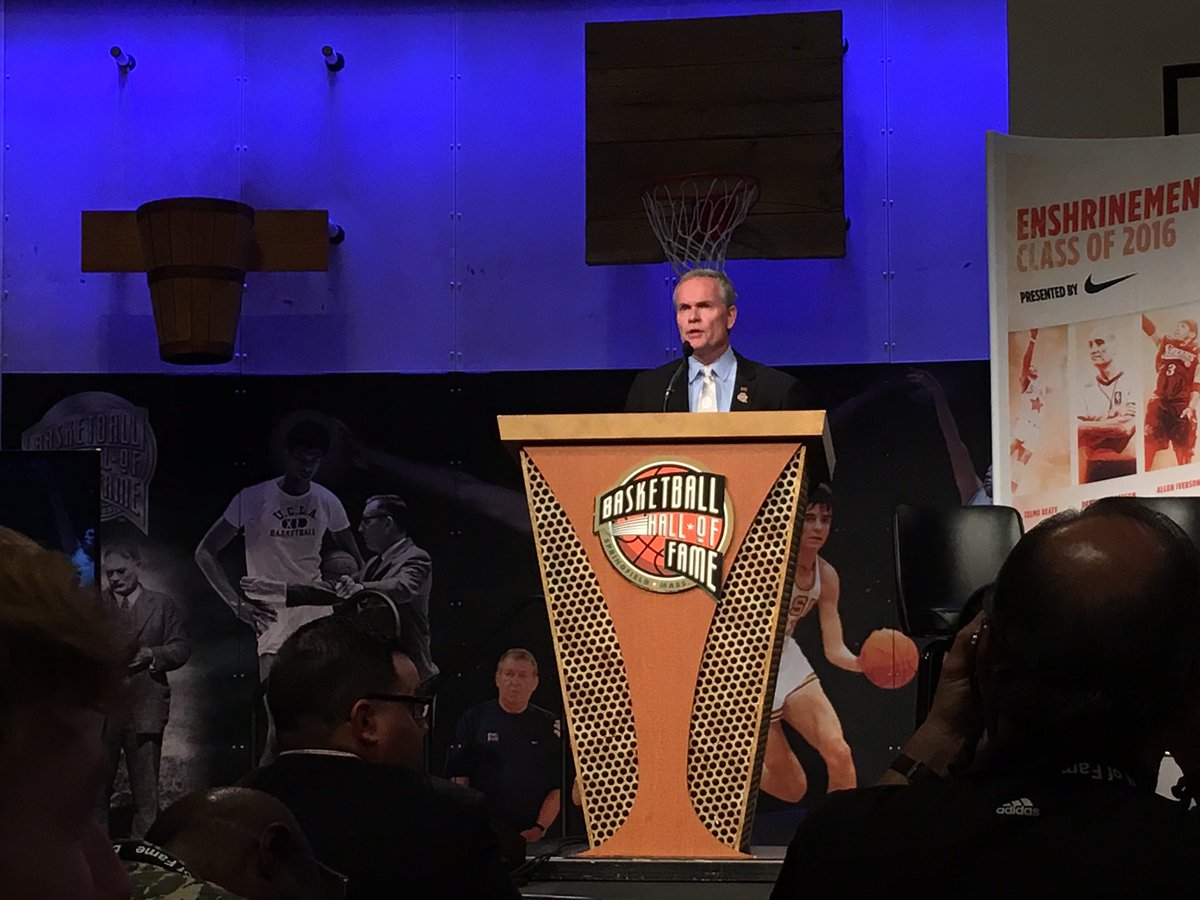 BlackFives's tweet photo. We are live at the @Hoophall media event waiting for #2016Class arrival with our junior reporter #CarnegieJohnson! https://t.co/lv7okwrfnz