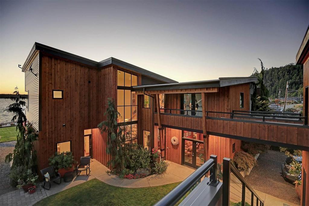 My client's no-bank waterfront property is featured as "Home of the Day" on the <a href="/PSBJ/">Puget Sound Business Journal</a>! bit.ly/2c1v9QR