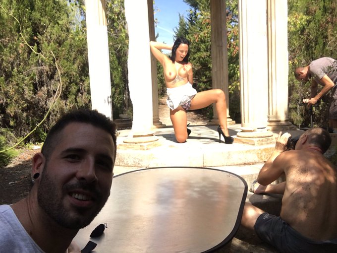 Ya mismo podr&eacute;is ver mi &uacute;ltima escena en 360 * con @CLAUDIABAVEL de @mhyv_tv  vaya esc&aacute;ndalo as montado