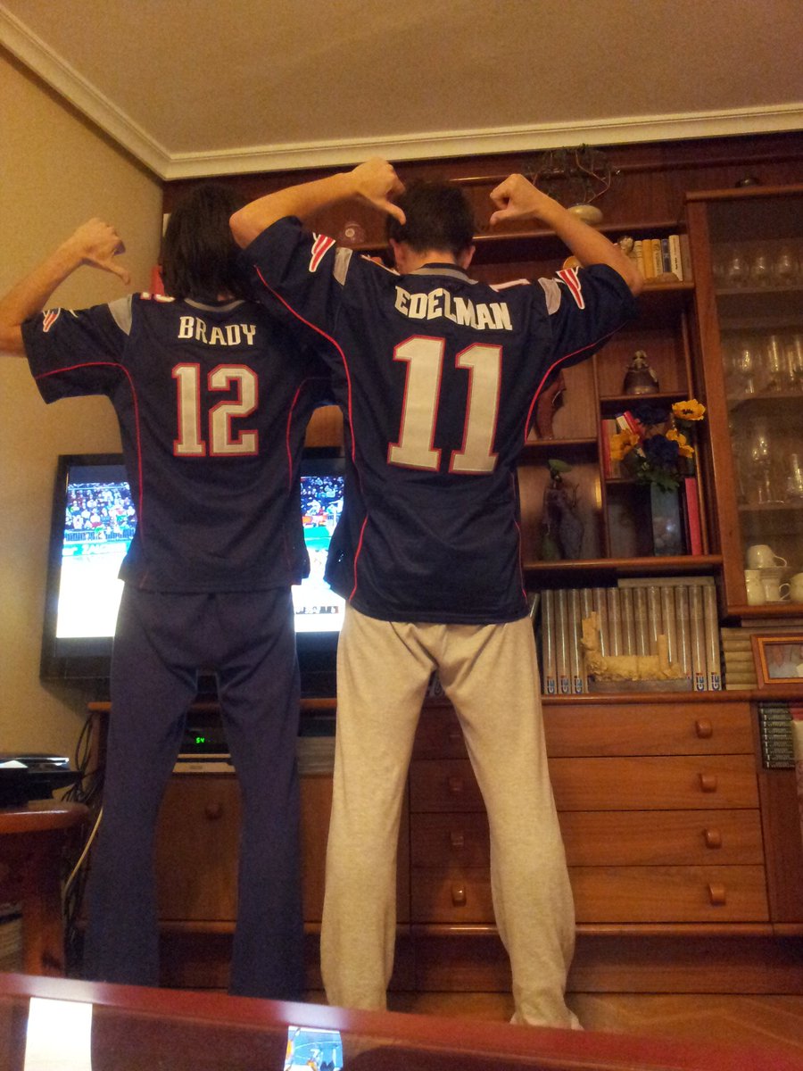 amendez3991's tweet photo. Ya podemos volver a enfundarnosla, porque hoy vuelve la NFL... #GoPatriots #ComeOnTom #JulianRules #NFL https://t.co/htO3nmlsPQ