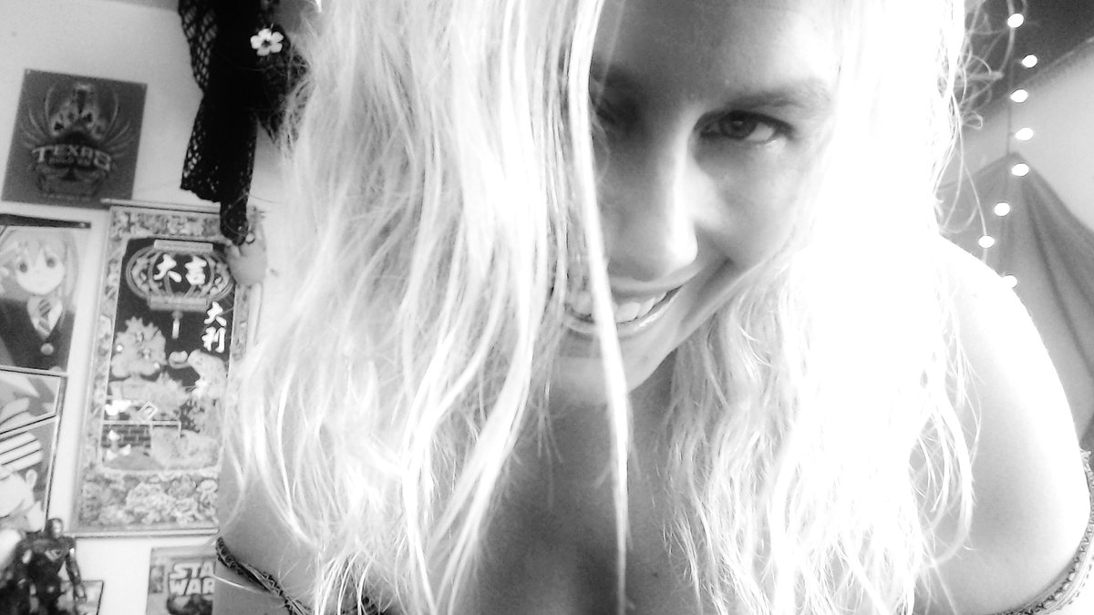ninjastarz69's tweet photo. We r #LIVE NOW for some afternoon #shens on @Cam4! https://t.co/mvyxRwMzbq Roll the dice, win vids, help us CUM! https://t.co/wb4XO6yoiq
