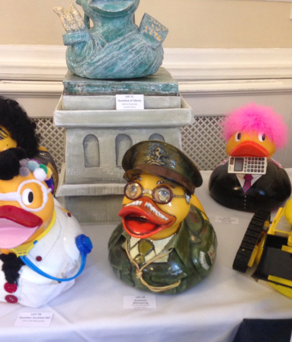 MainwaringQuack's tweet photo. I'm leaving Walmington for Eastbourne - waving to my sponsor @CllrIanSherwood https://t.co/9fKc7FL7KB