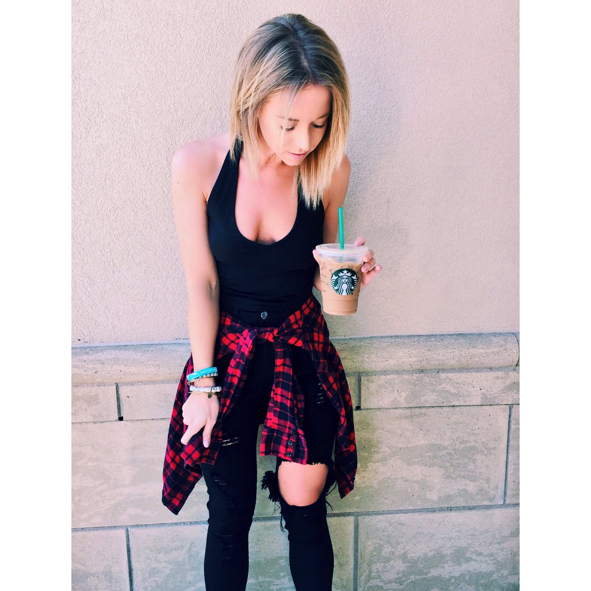 faljohnson's tweet image. I just want to drink coffee &amp;amp; listen to dance music #basicthings