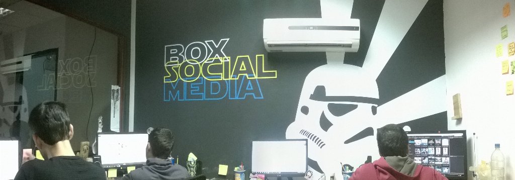 IdeasPurpuraVE's tweet photo. Mi oficina... #MuchoStyle #Stormtrooper #DarthVader https://t.co/AOGZt8EgUk