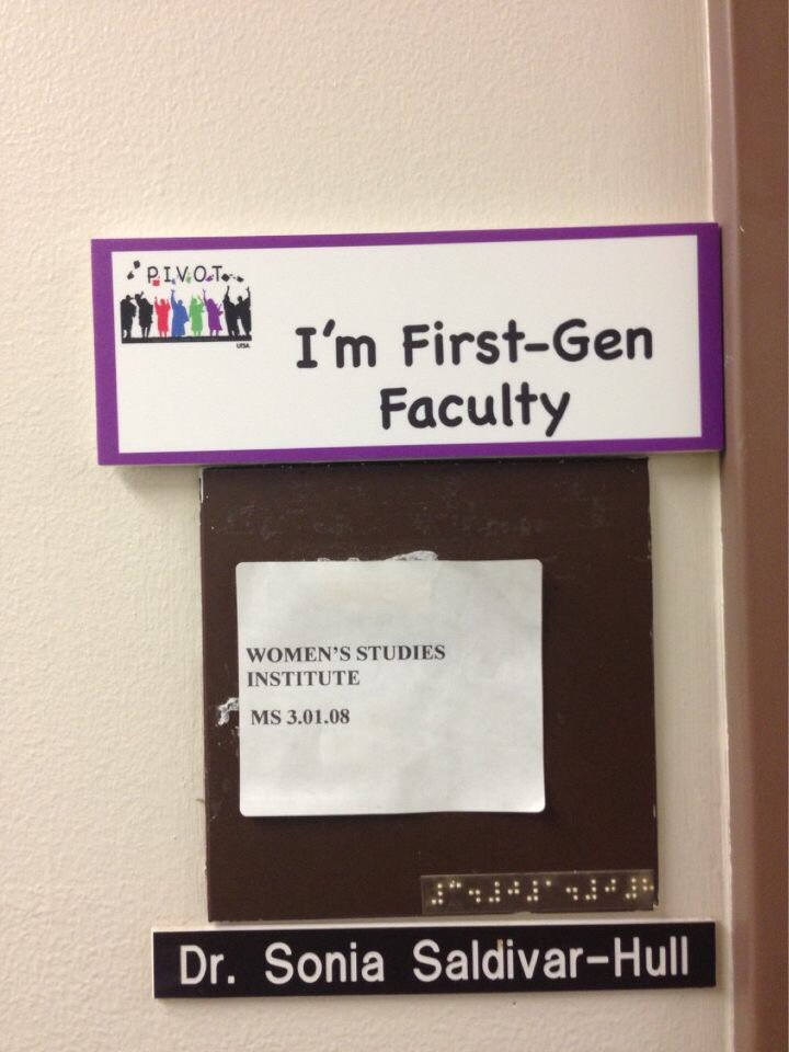 UTSA_F2GG's tweet image. Dr. Sonia Saldivar-Hull showing off her first gen pride! #proudtobefirstgen