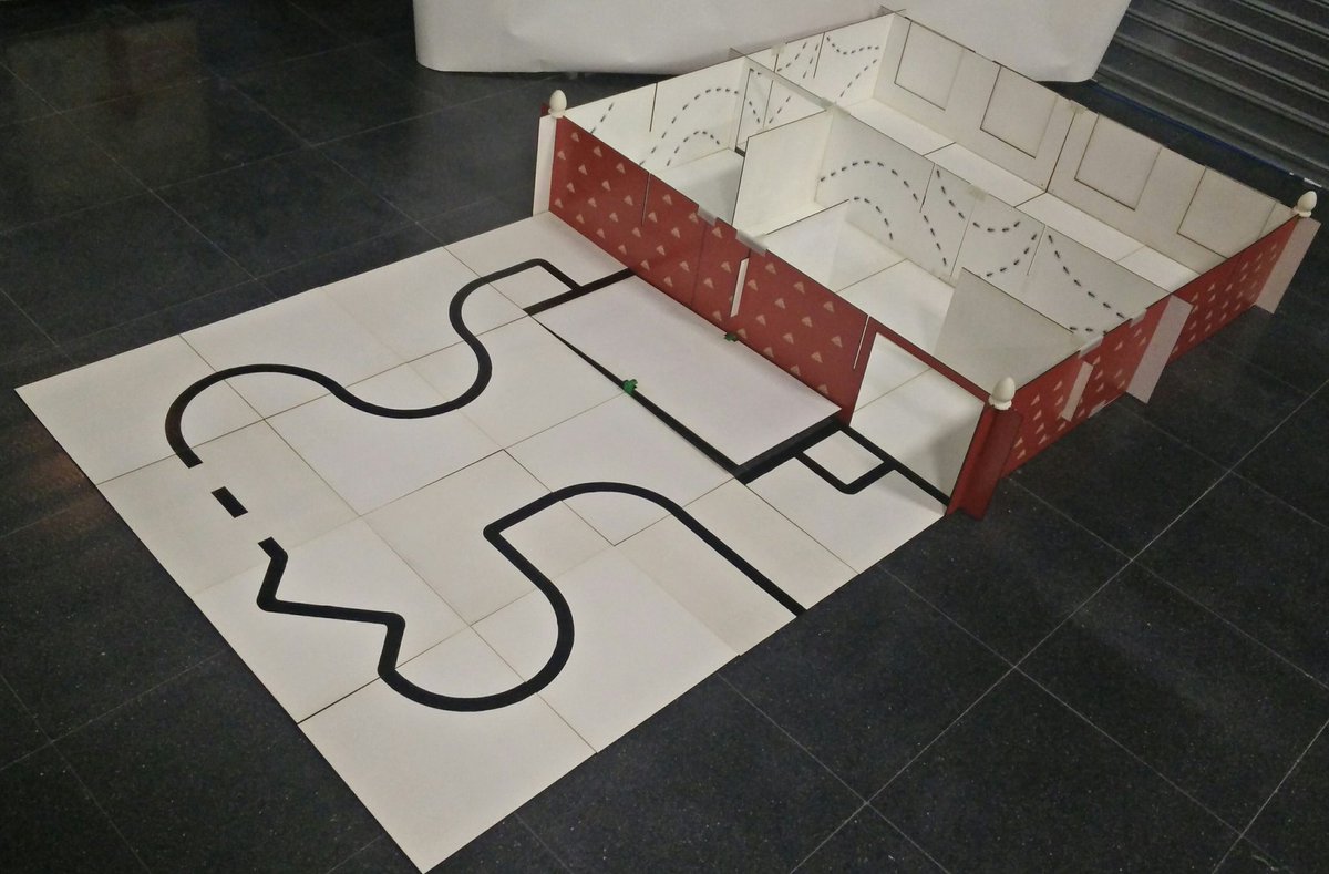 Make_and_Learn's tweet image. El camp de la @robocat17 ja està gairebé a punt. Tot vostre @racorobotaires!!! #RoboCAT17