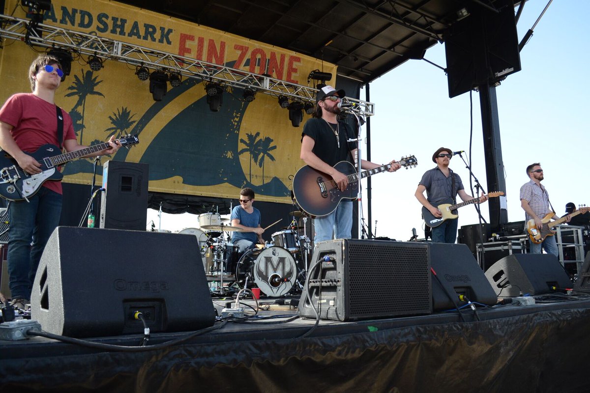 PocoFest's tweet image. "...I got a way of breaking even without even breaking at all." @themotorcars #PocoFest2016 #Country #Music