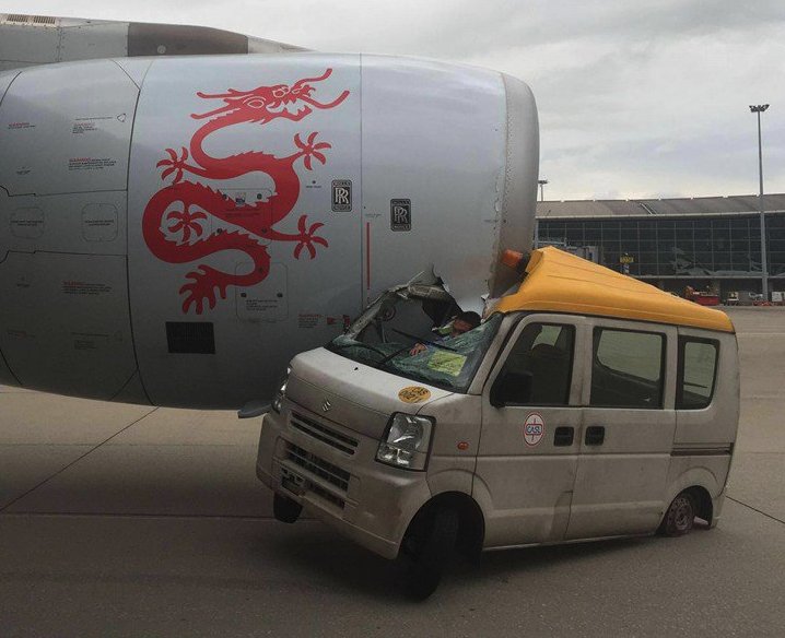 airlivenet's tweet image. NEWS Cathay Dragon A330 flight #KA69 collision with ground vehicle this morning at Hong Kong ift.tt/2cb9WRH