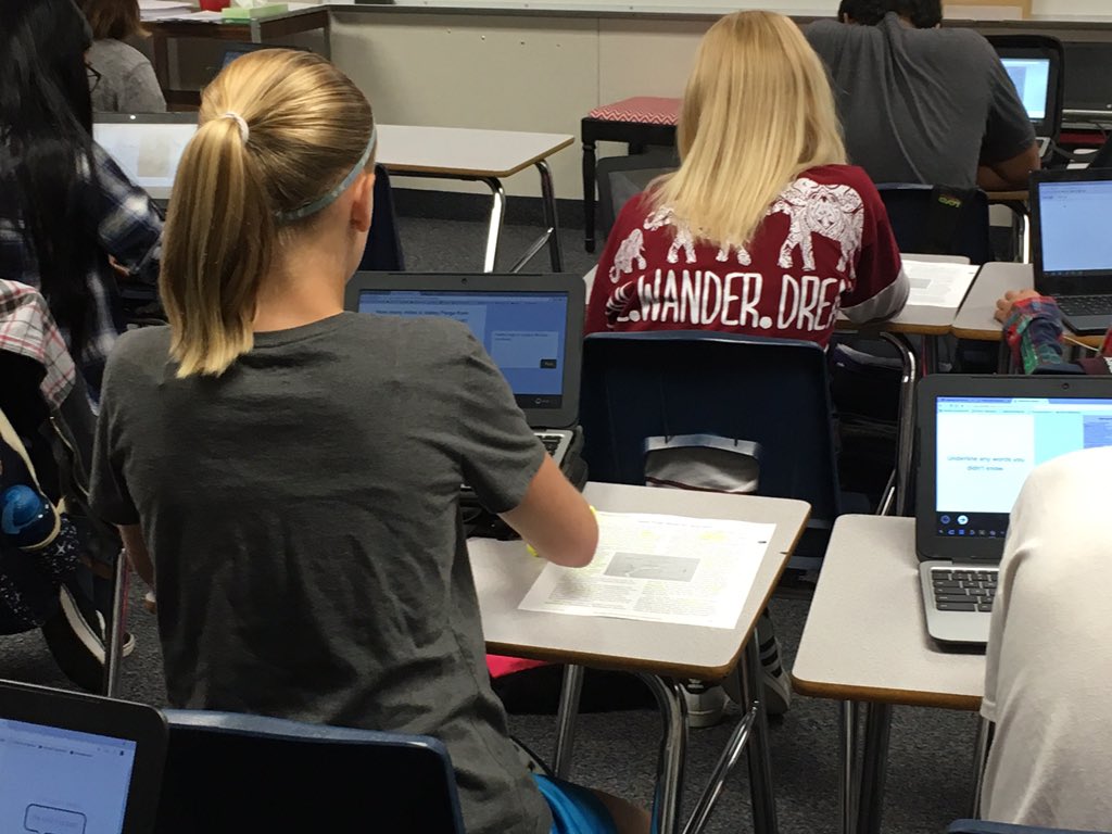 Dr_Aiello's tweet photo. Tech and paper together in harmony. When students get to chose their own tools it empowers them! #edtech #goodbsd https://t.co/1Ko2vc2Ufl