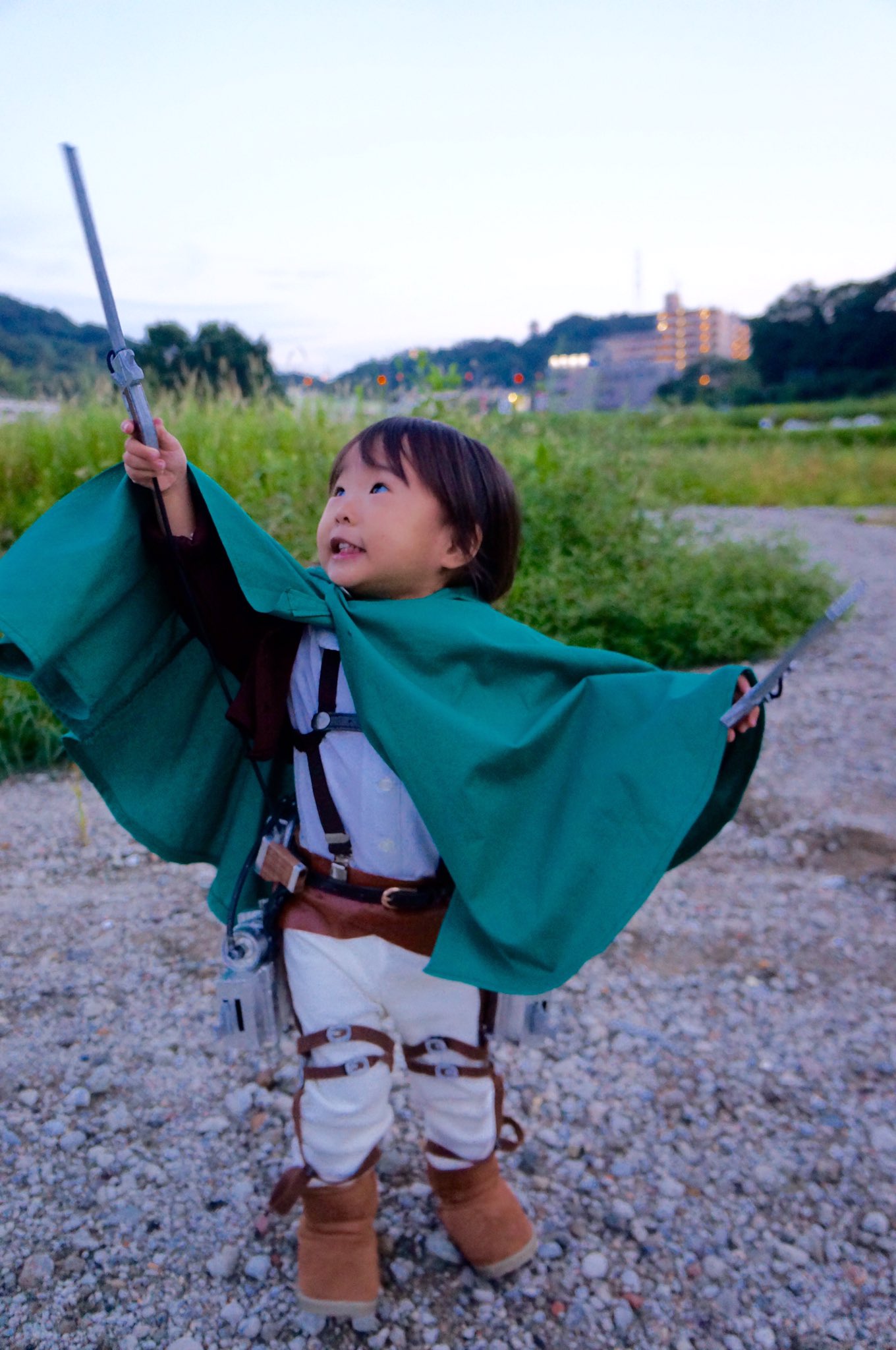 進撃の巨人調査兵団風コスプレ衣装、立体機動装置セット 進撃の巨人 子供