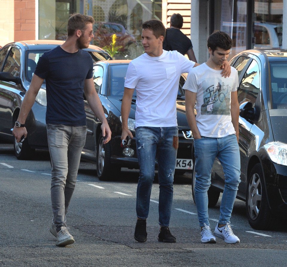 David De Gea and Ander Herrera spotted relaxing before biggest ...