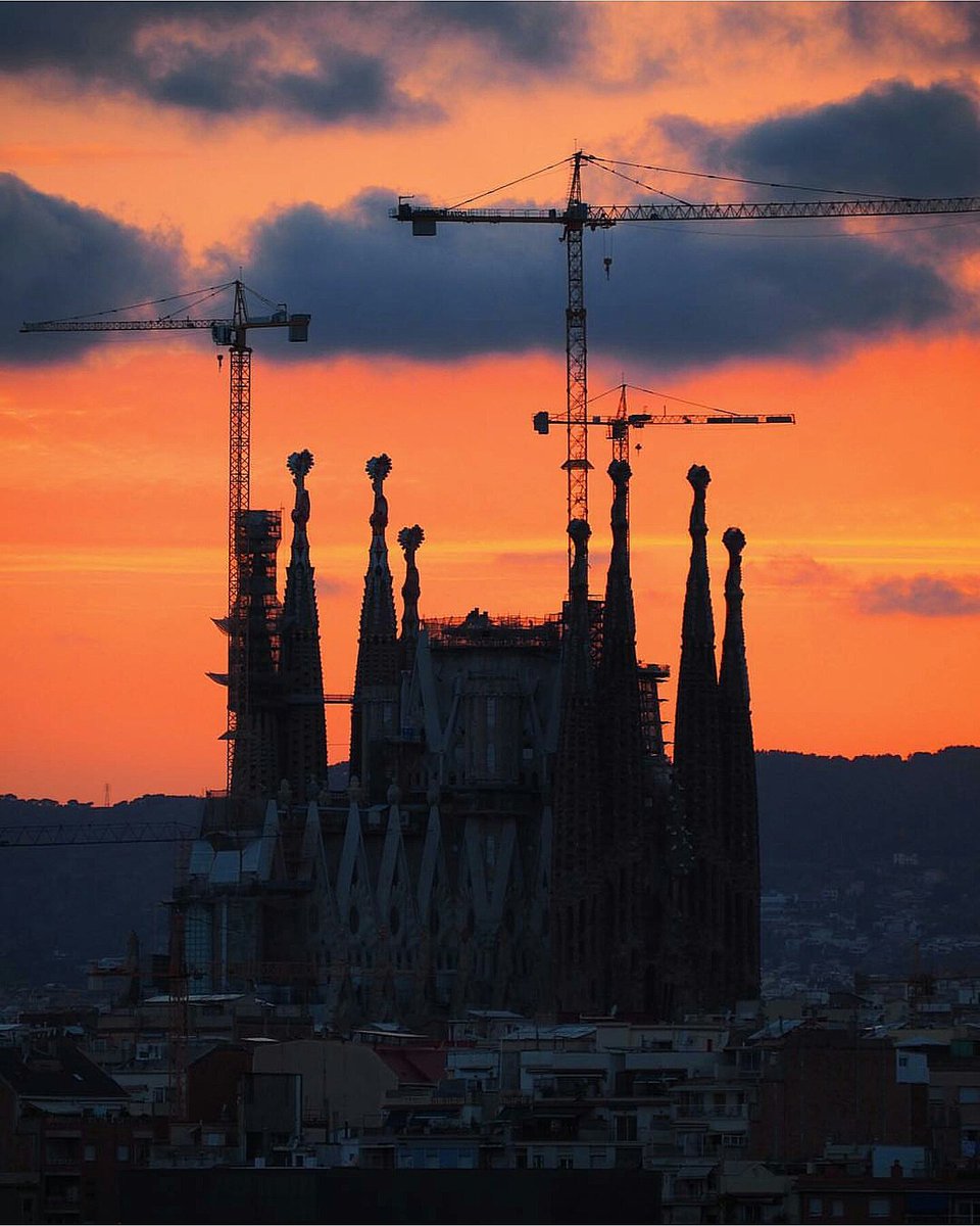 thebarcelonist's tweet image. ~ Sagrada Maravilla ~
🔹Foto by @garcia_ortega 
#Barcelona #bcn #thebarcelonist #SagradaFamilia #nuestrabcn #skyporn