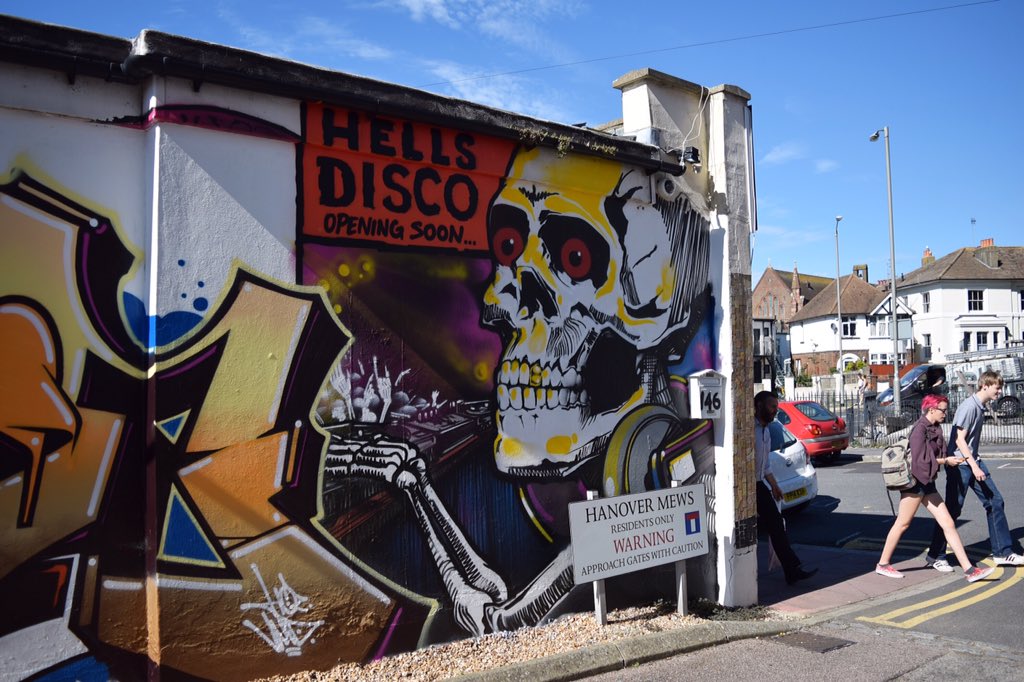 ovenreadyradio's tweet photo. Love this #streetart from Elm Grove #Brighton.
#graffiti #artwork #skeleton #hellsdisco #sprayart #mural https://t.co/sq72eZYGSt
