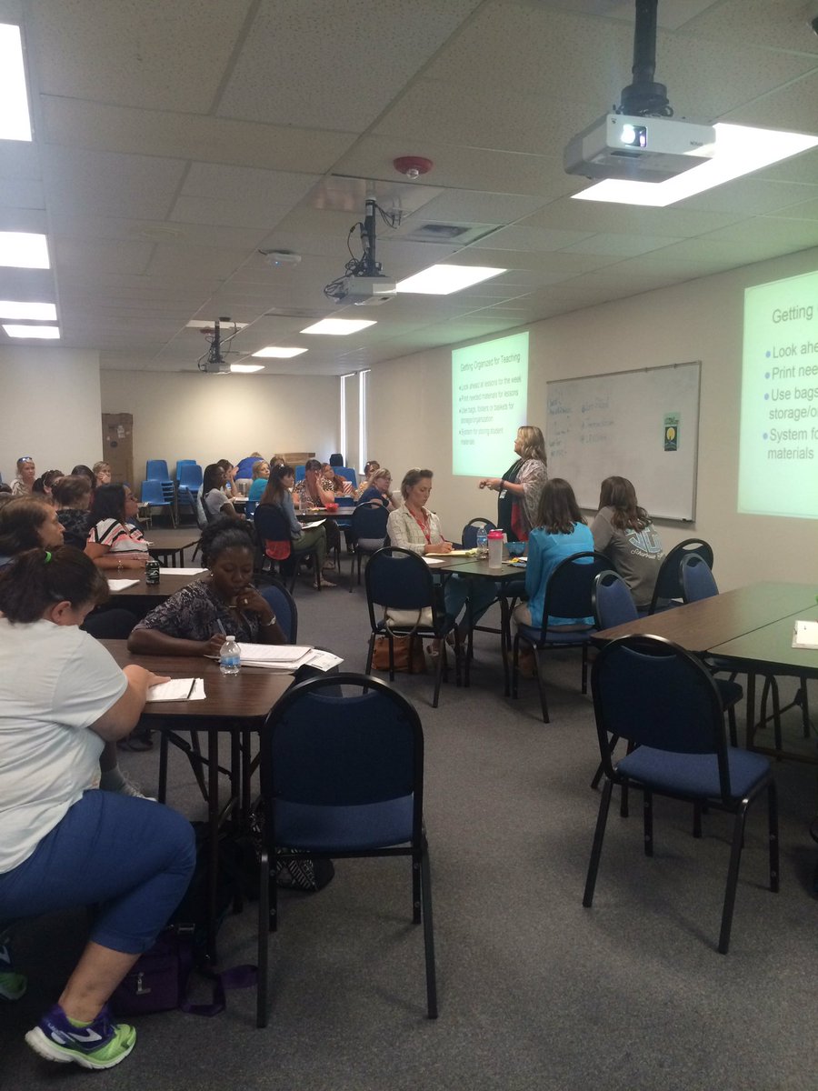 TheresaSlocum's tweet image. Learning about #leveledliteracyintervention with @LoriGWood @lrkilborn #misdk2tweets 🤓