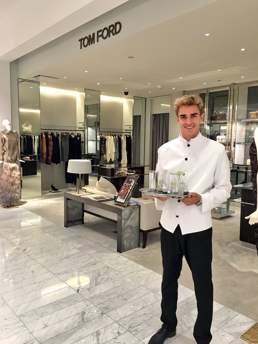 BlackLABVenture's tweet image. Serving customers @TOMFORD @neimanmarcus #beverlyhills #LABEvents #fashion #cocktails