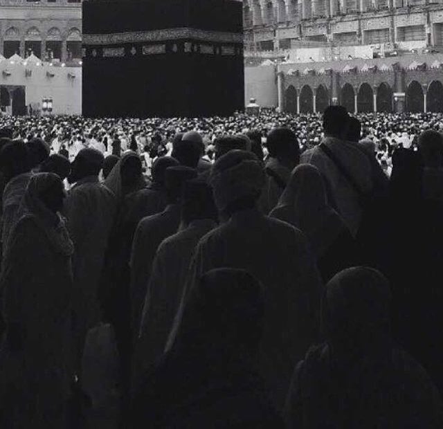 QuranFri's tweet photo. لبيك خوفاً ورجاء لبيك قلوباً قد تاقت إلى لقيُاك لبيك ربي وان لم أكن بين الحجيج ساعياً وملبياً 💛. https://t.co/5MSiwERozK