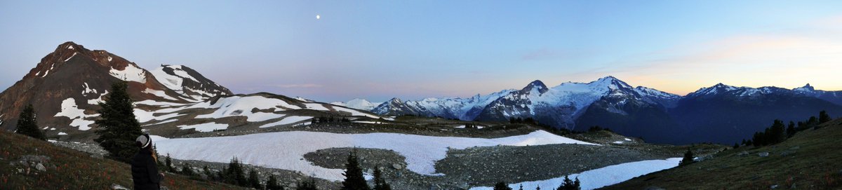 laurahanlon's tweet photo. It's a Thursday. Errrrbody doin' it.
Throwin' it back to 4 weeks ago. #RoadToRusset #sunset #whistler https://t.co/oUyoDNPJ5P