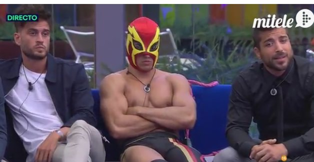 Apnita_'s tweet photo. Cuando por fin afrontas la realidad y te das cuenta de que eres más feo que pegarle a un padre #Gala1GH17 https://t.co/MucYsU5DGp