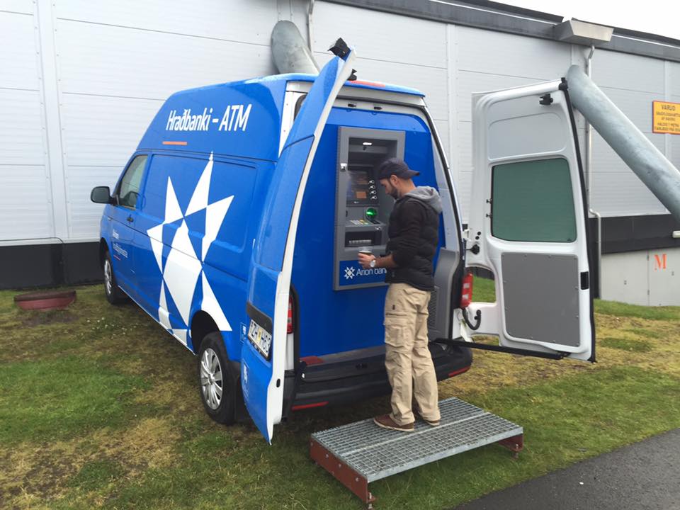 Þetta kalla ég alvöru þjónustu! #jbiceland /cc: @arionbank