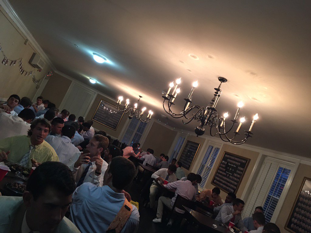Bid dinner, congrats to fall 2016 pledge class and thank you to <a href="/UMDTheta/">Kappa Alpha Theta</a> for hosting and <a href="/MissionBBQ/">MISSION BBQ</a> for catering