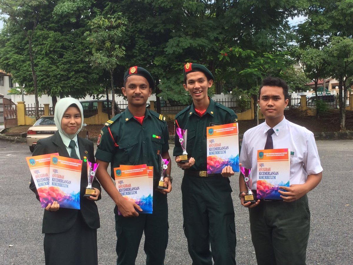 PRSSMKSeafield's tweet photo. Hari anugerah kecemerlangan 2k16
Penerima Anugerah Khas bagi Pembimbing Rakan Sebaya https://t.co/A6A3rTs4CD