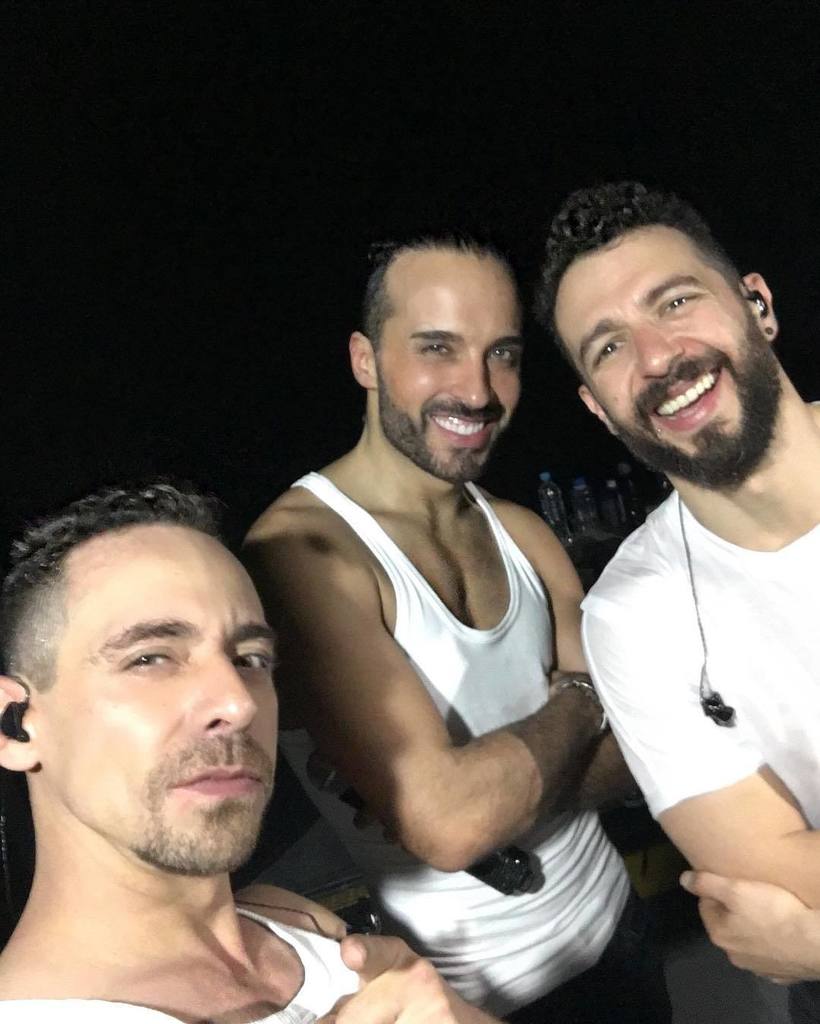 Rene_Ortiz's tweet photo. #camerinos #mitaddelshow #rheboys @girakabahov7 😎😎😎 @sergioofarrill  @apioquijano https://t.co/3E92Qyb5pJ https://t.co/lqG1dyqnQx