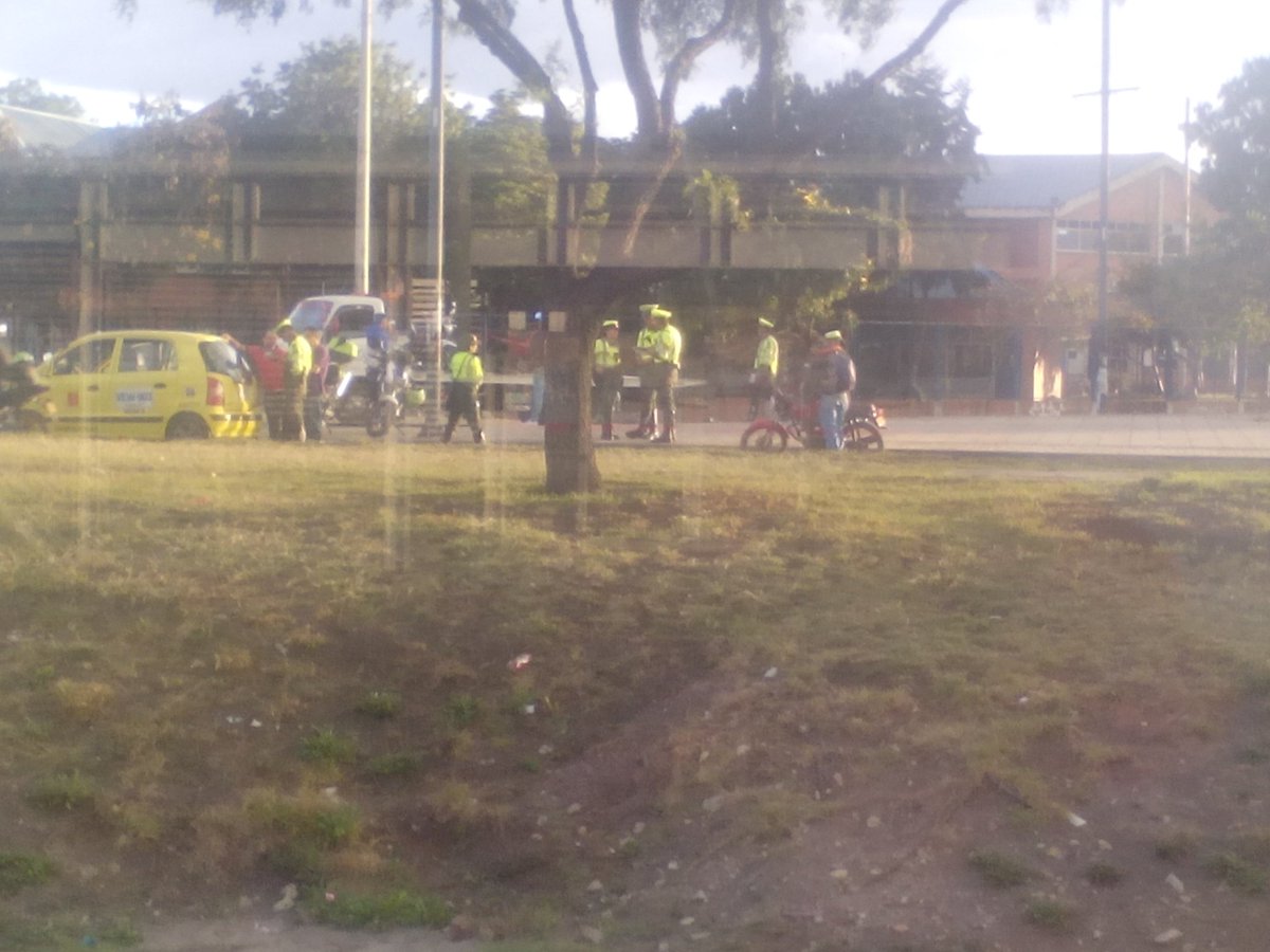 luz_solocree's tweet image. 7policías haciendo reten 5pm y cuántos aparecen a las 7 am para mejorar la movilidad?