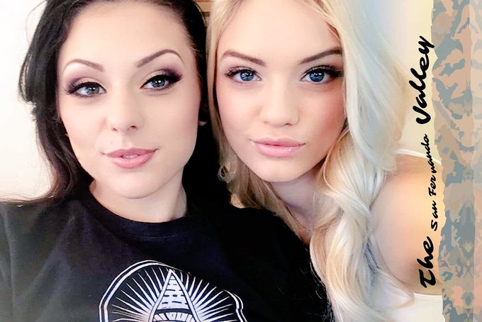 This girl is always on my level ??W/ @MeganSagexxx on set earlier ? https://t.co/wjd8LtvicV
