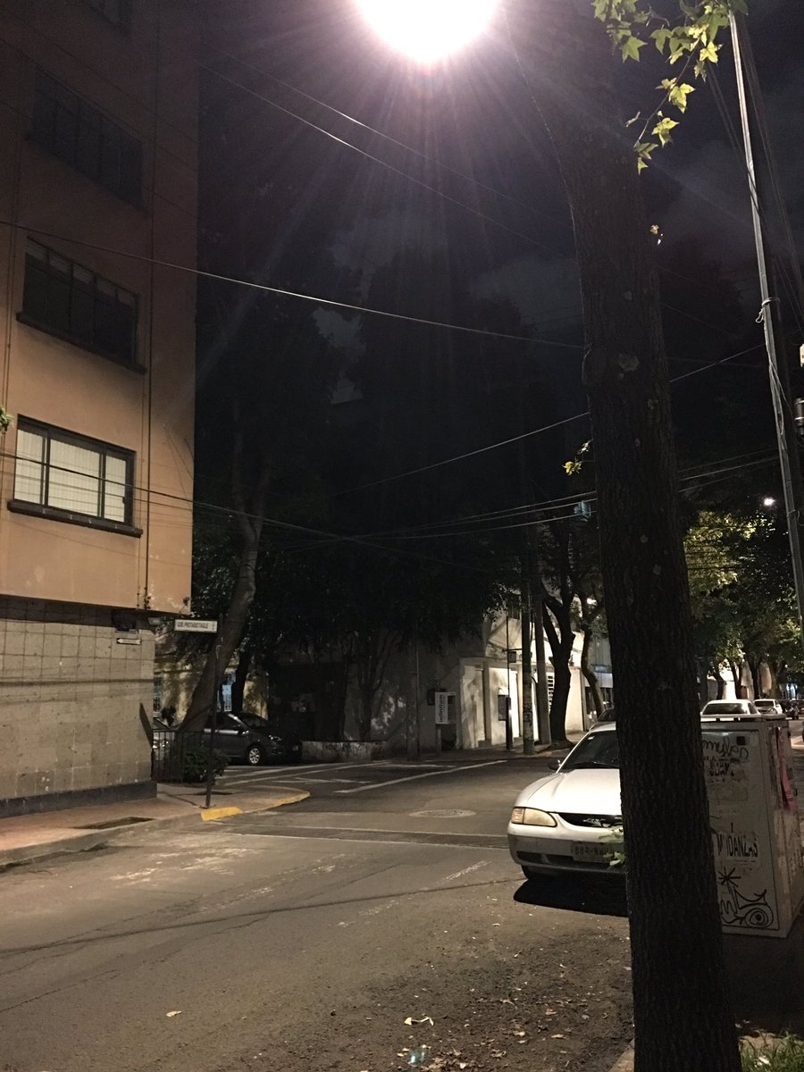 pabs_19's tweet photo. @MHcesac cables en riesgo de corto en potasio tagle esq. León, San Miguel Chapultepec. Paso continuo de peaotenes https://t.co/wO1f09yjBo