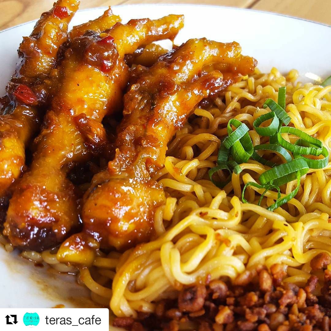 Yuk cobain menu terbaru <a href="/teras_cfe/">Teras Cafe</a> 
MIE CADAS alias Mie Cakar Pedas! Hanya 15 rb <a href="/kulinerEnakSolo/">Kuliner enak solo</a> <a href="/kulinersoloID/">Kuliner Solo</a>