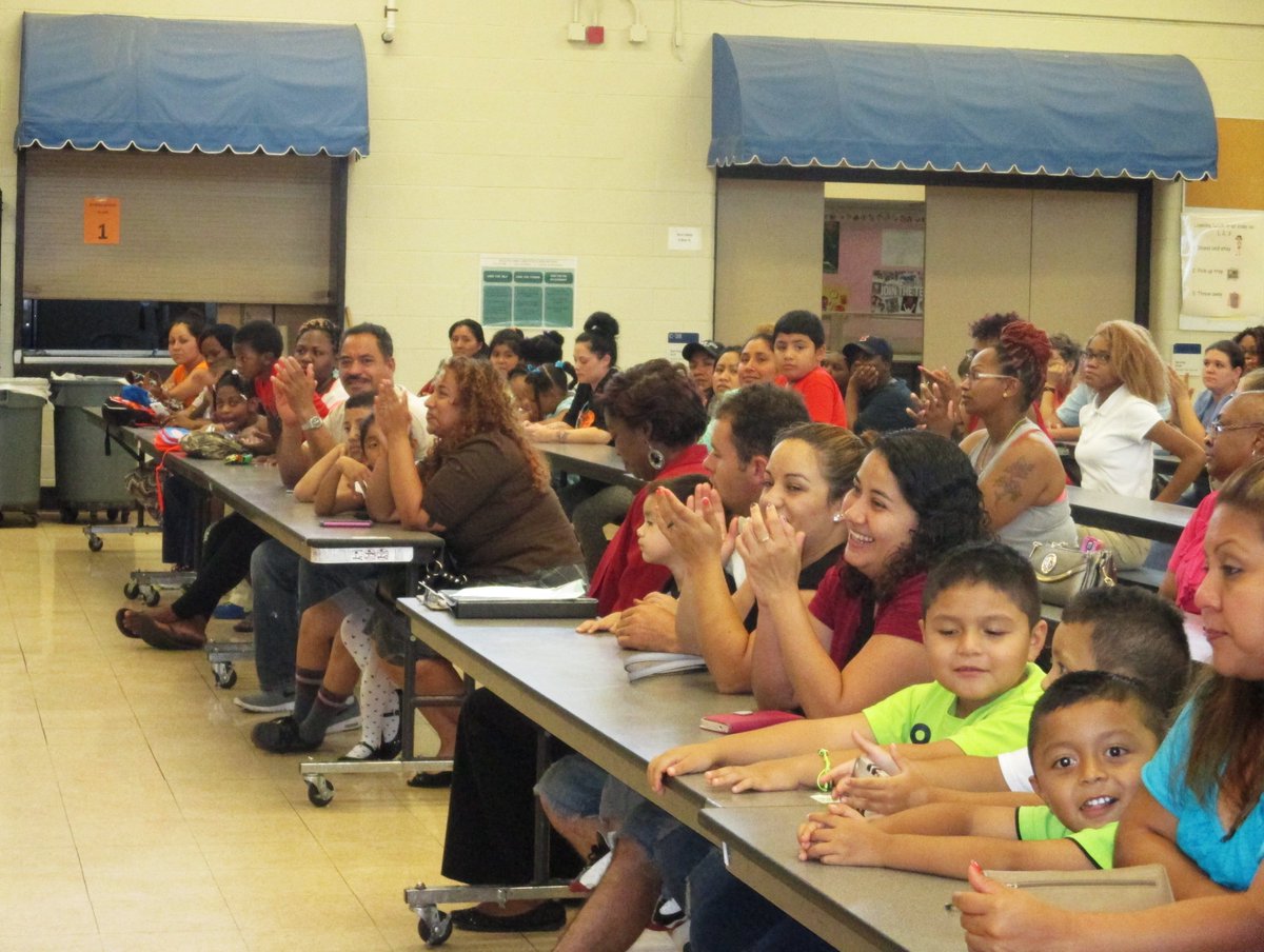 Willow_OaksES's tweet photo. This evening was a success! Thank you parents! You truly rock! #suppportingourkids #workingtogetherforkids https://t.co/4SC4LksvF8