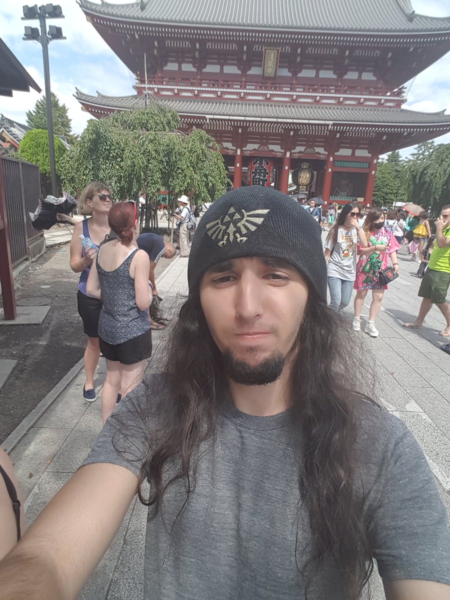 Jirayalecochon's tweet photo. Asakusa. 🙏 https://t.co/qiNGklwuC7