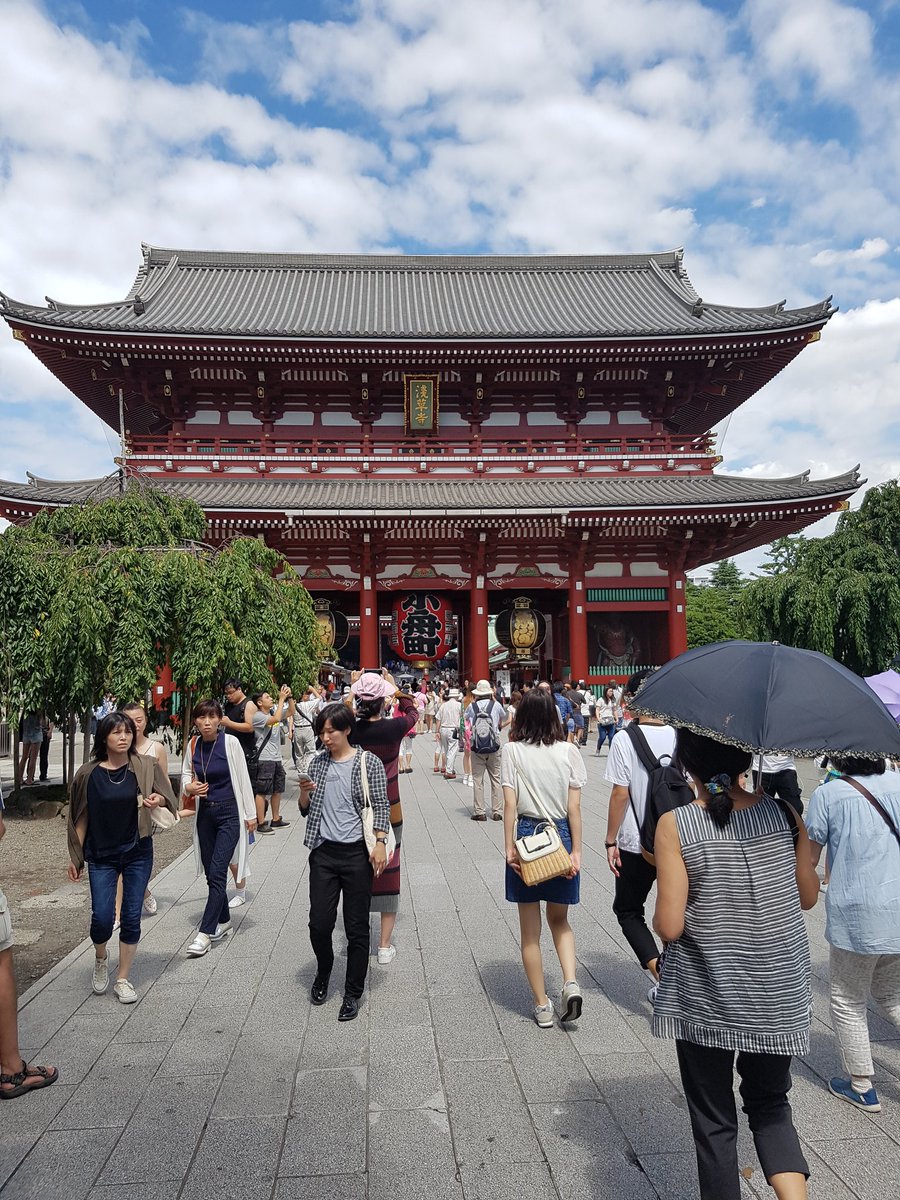 Jirayalecochon's tweet photo. Asakusa. 🙏 https://t.co/qiNGklwuC7