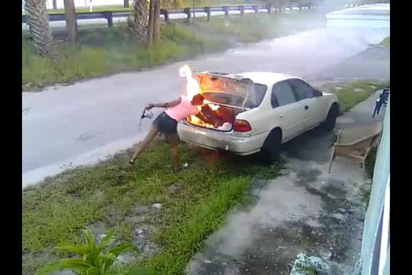 bit.ly/2bWG4rQ Cewek Ini Ditangkap Karena Bakar Mobil Yang Dikira Punya Mantan
