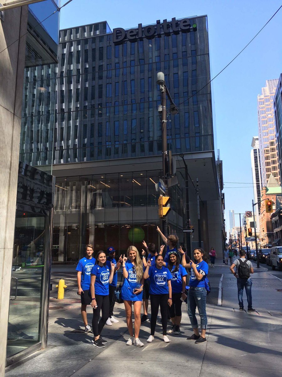 OweekArgos's tweet photo. Downtown challenge #3: Argos take on the #Big4 @SchulichOWEEK #SchuInThe6ix #SchulichOWeek #AccountingIsLife https://t.co/4Tk6egqRGu