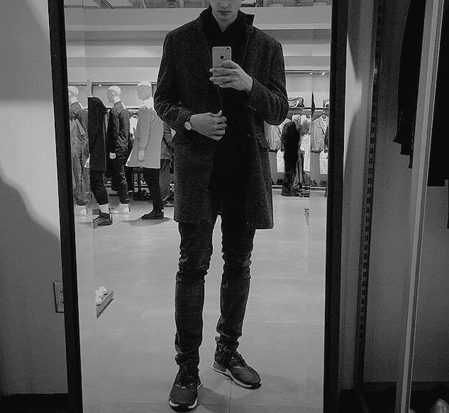 Diablonyc's tweet photo. He's about 6'6, AKA my standard. https://t.co/UbWwdJy73L